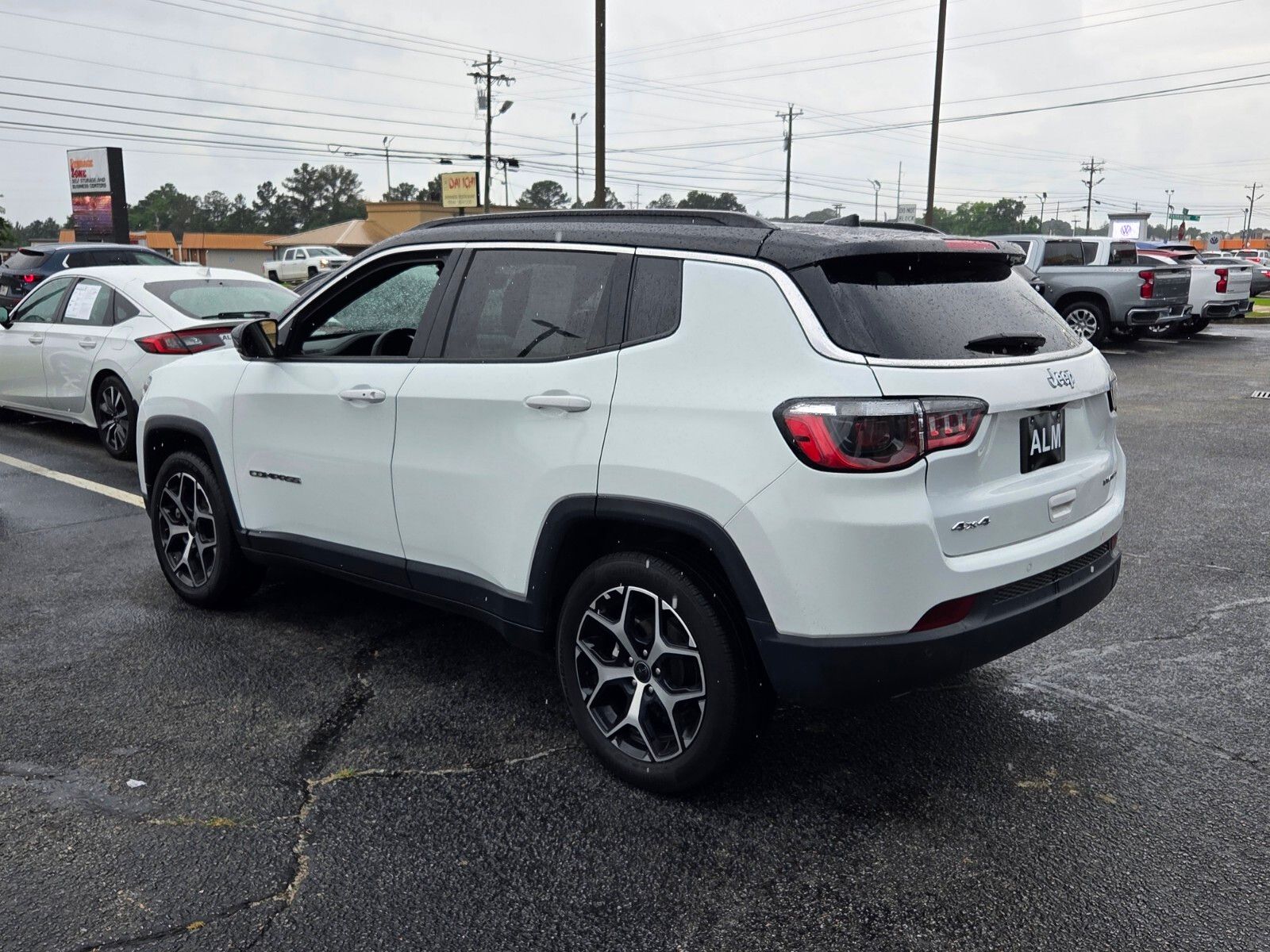 Used 2025 White Jeep Limited image 9