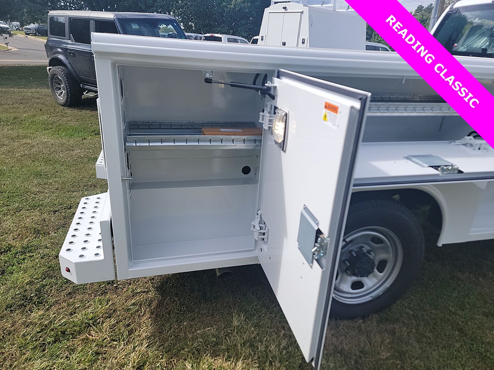 New 2025 Oxford White Ford XL image 8