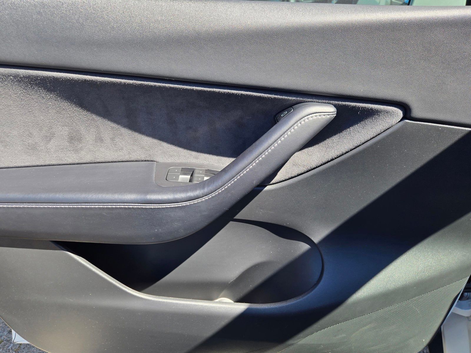 Used 2022  Tesla Performance image 18