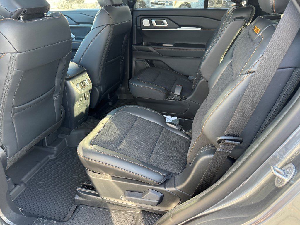 New 2026 Carbonized Gray Metallic Ford Tremor image 16