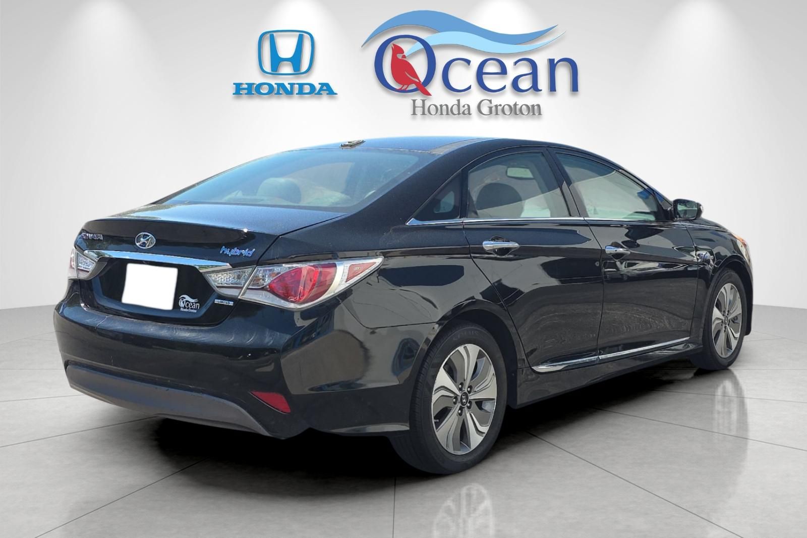 Used 2014 Black Hyundai Limited image 3