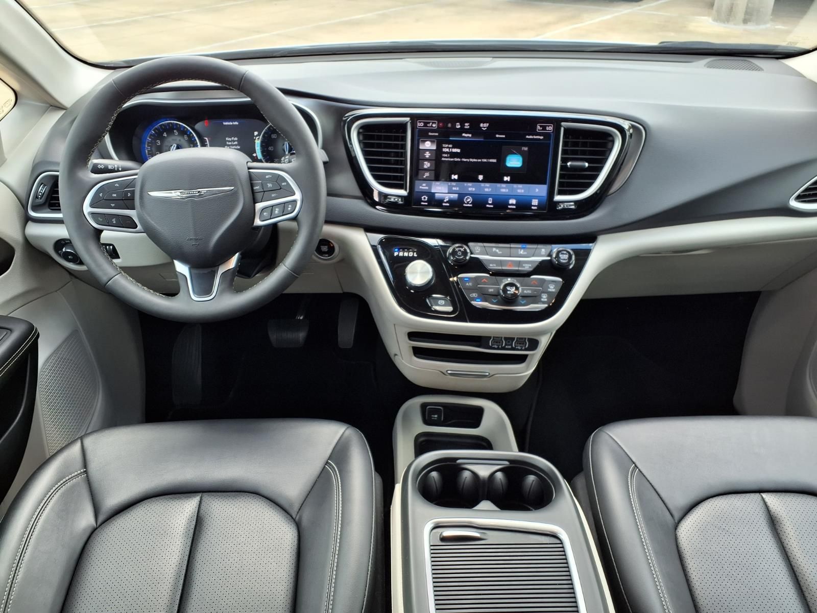 2024 Chrysler Pacifica Touring L - 10