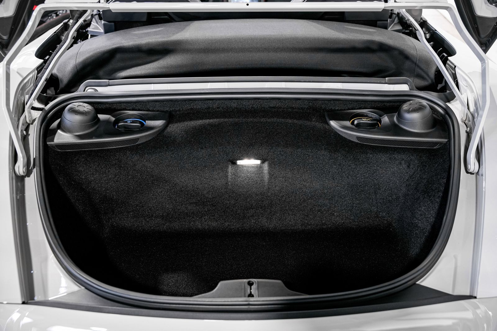 2022 Porsche 718 Spyder Base — photo 40