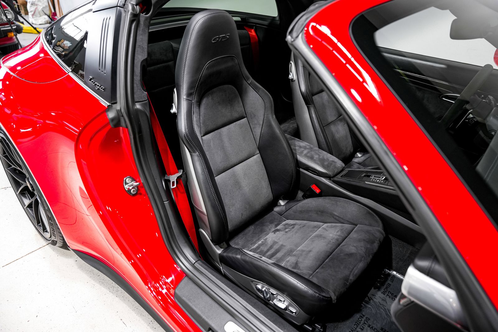 2017 Porsche 911 Targa 4 GTS — photo 28