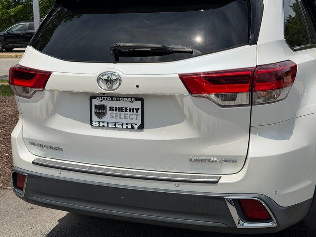 Used 2019 Blizzard Pearl Toyota Limited Platinum image 39
