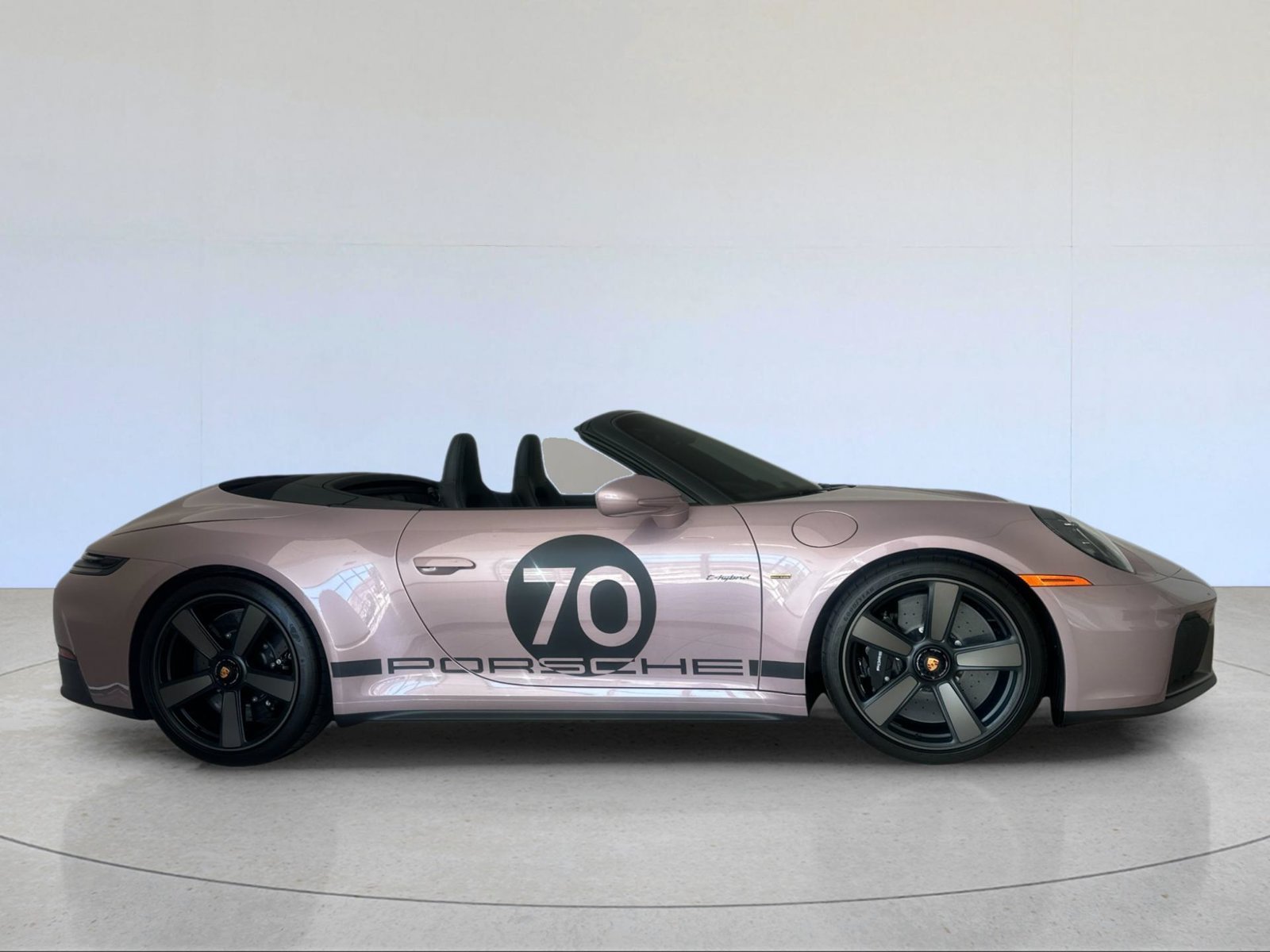 2026 Porsche 911 Spirit 70 — full photo 9 of 26