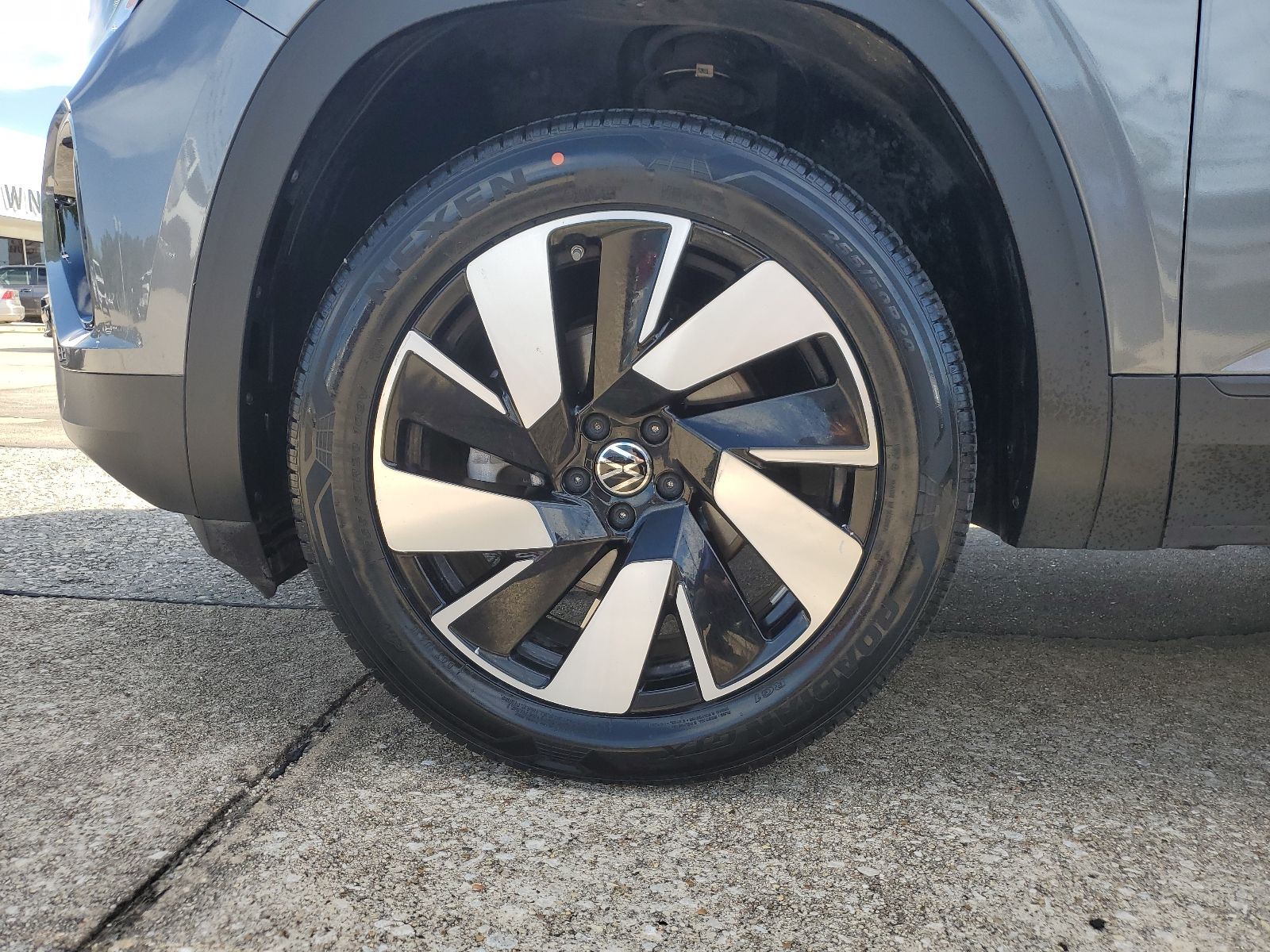 2025 Volkswagen Atlas Cross Sport 2.0T SE w/Technology - 6