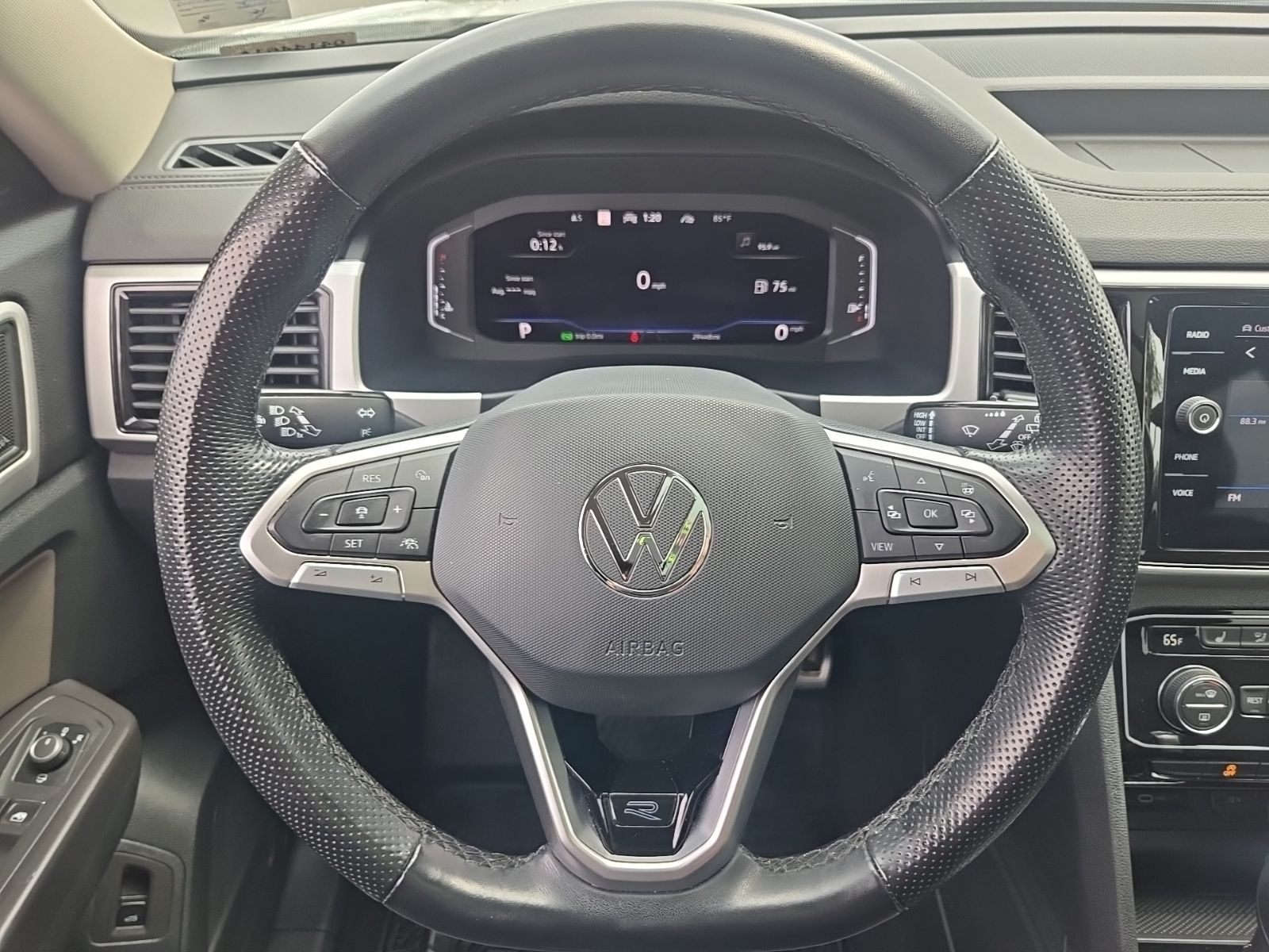 Used 2023  Volkswagen 3.6L V6 SEL Premium R-Line image 27