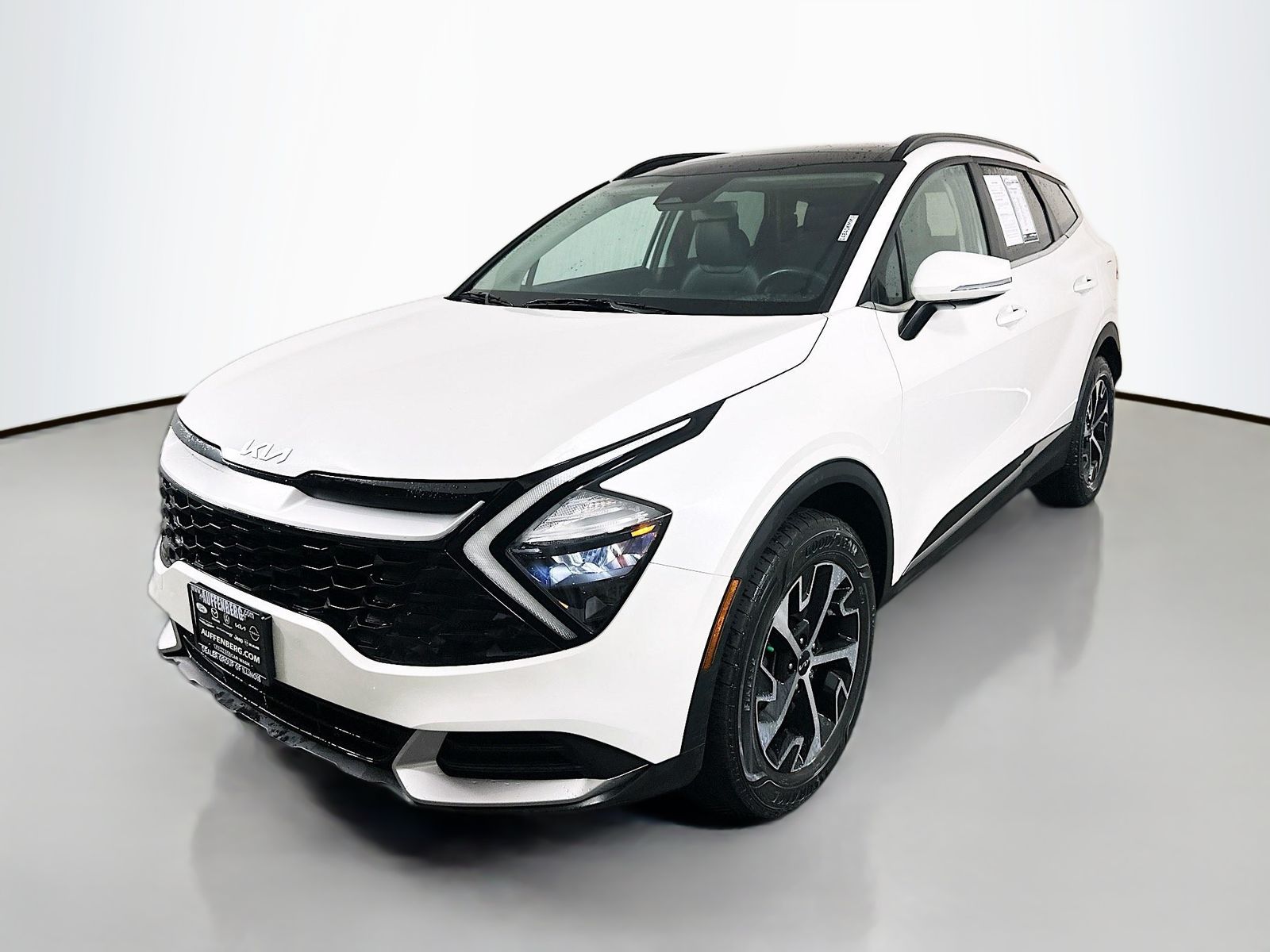 View vehicle photo 3