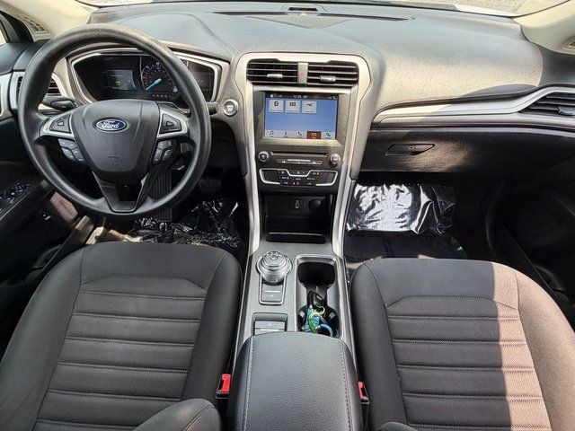 Certified Used 2018 Oxford White Ford SE image 3
