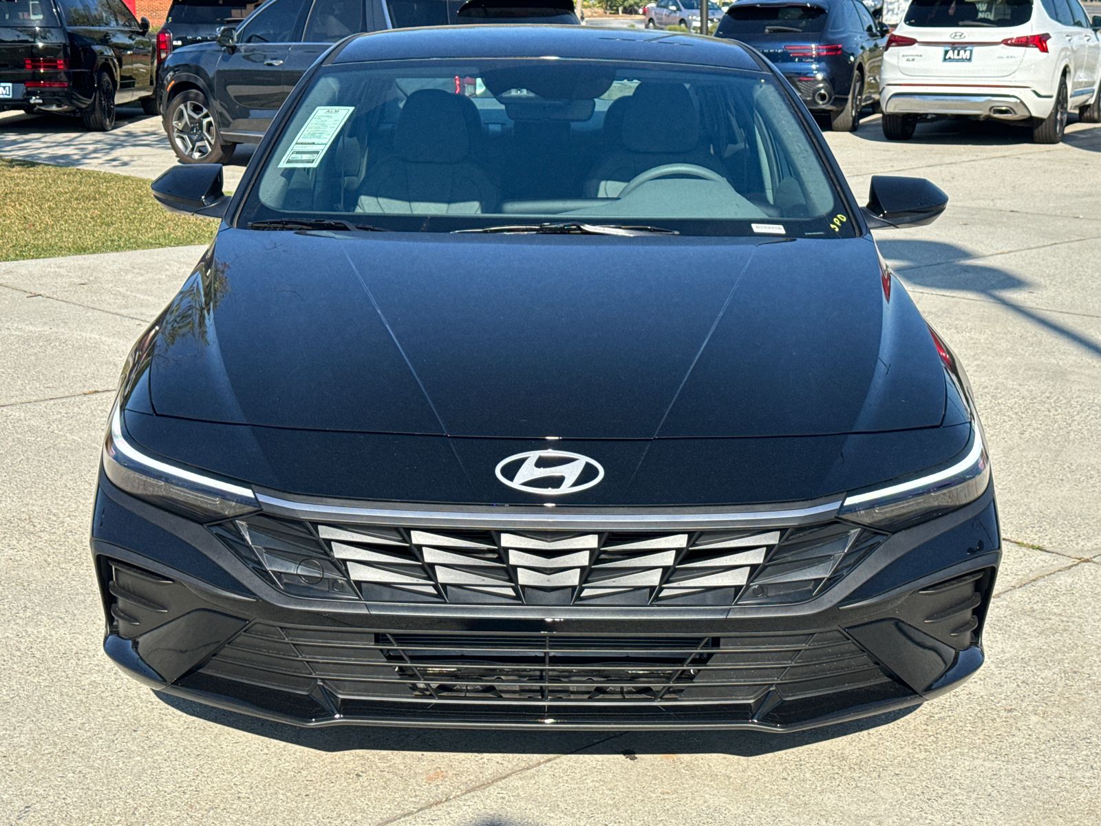 2025 Hyundai Elantra SE photo 2