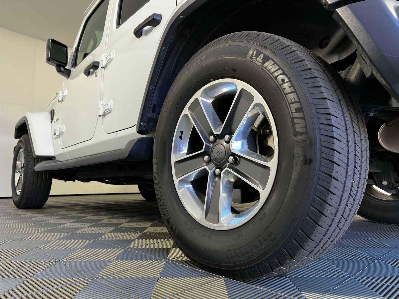 Thumbnail: 2018 Jeep Wrangler - 12