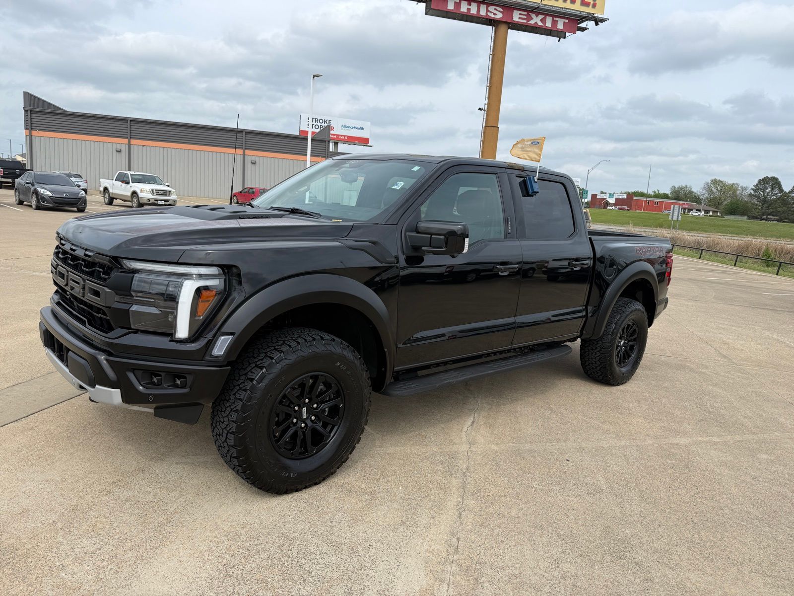 Agate Black Metallic 2024 Ford F-150 Raptor SuperCrew 4WD Pickup Truck Four-Wheel Drive Automatic