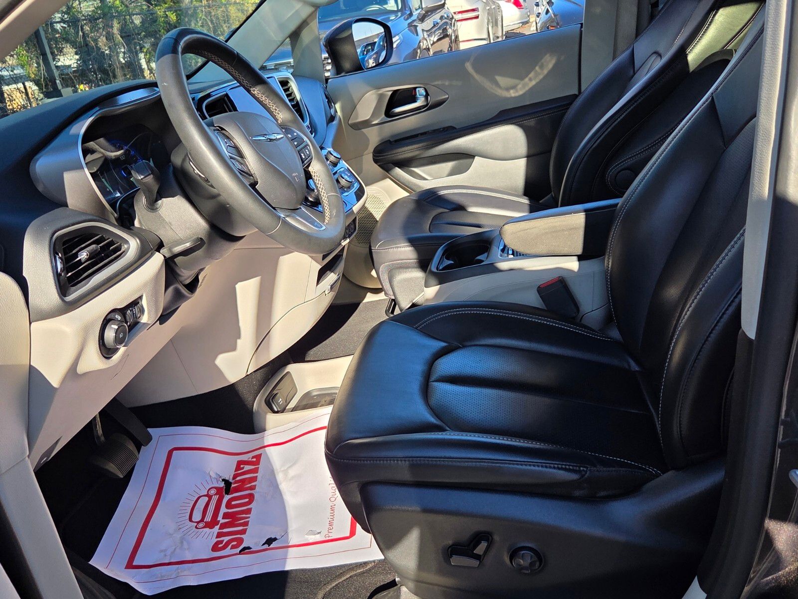 2023 Chrysler Pacifica Touring L - Photo 10
