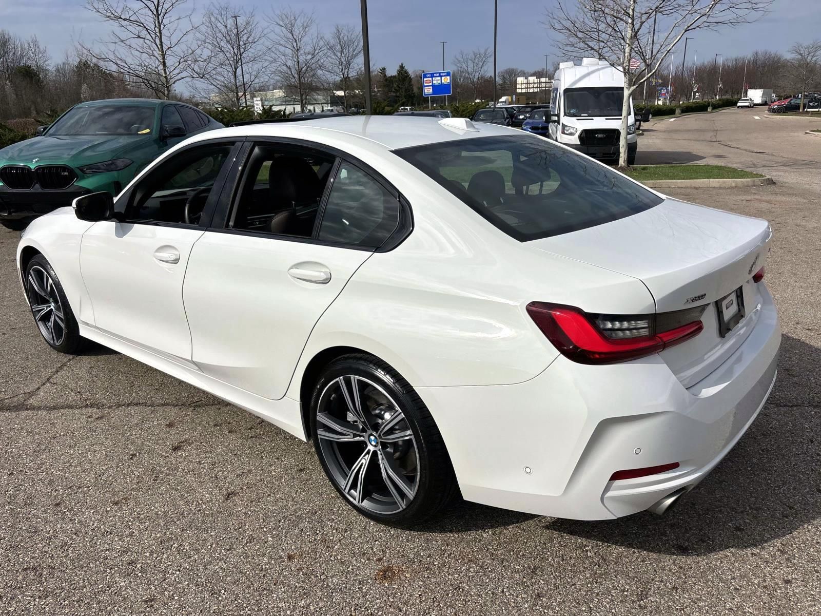 View vehicle photo 7