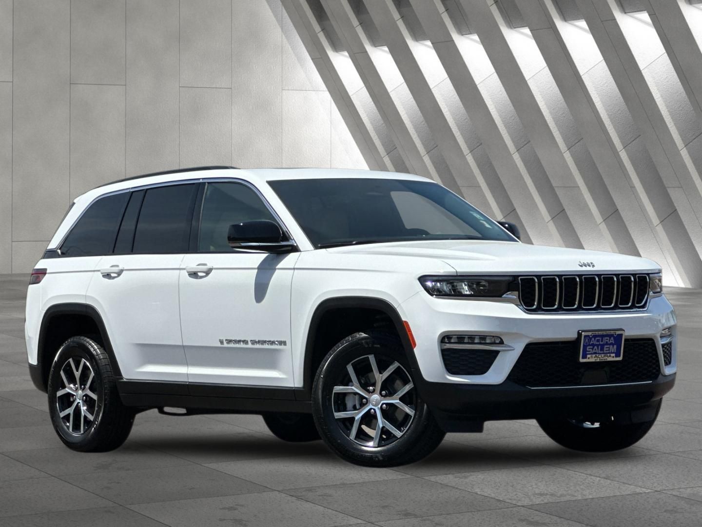 used 2025 Jeep Grand Cherokee car, priced at $38,990