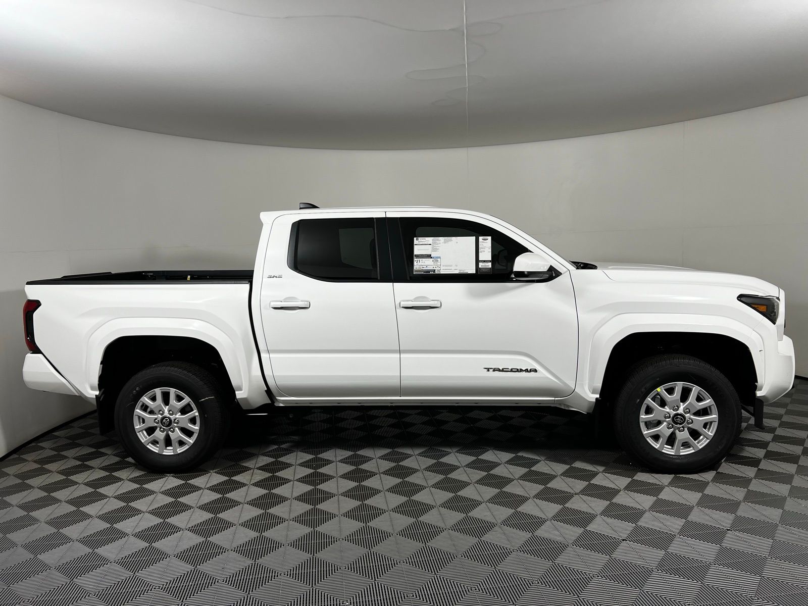 2025 Toyota Tacoma SR5 4