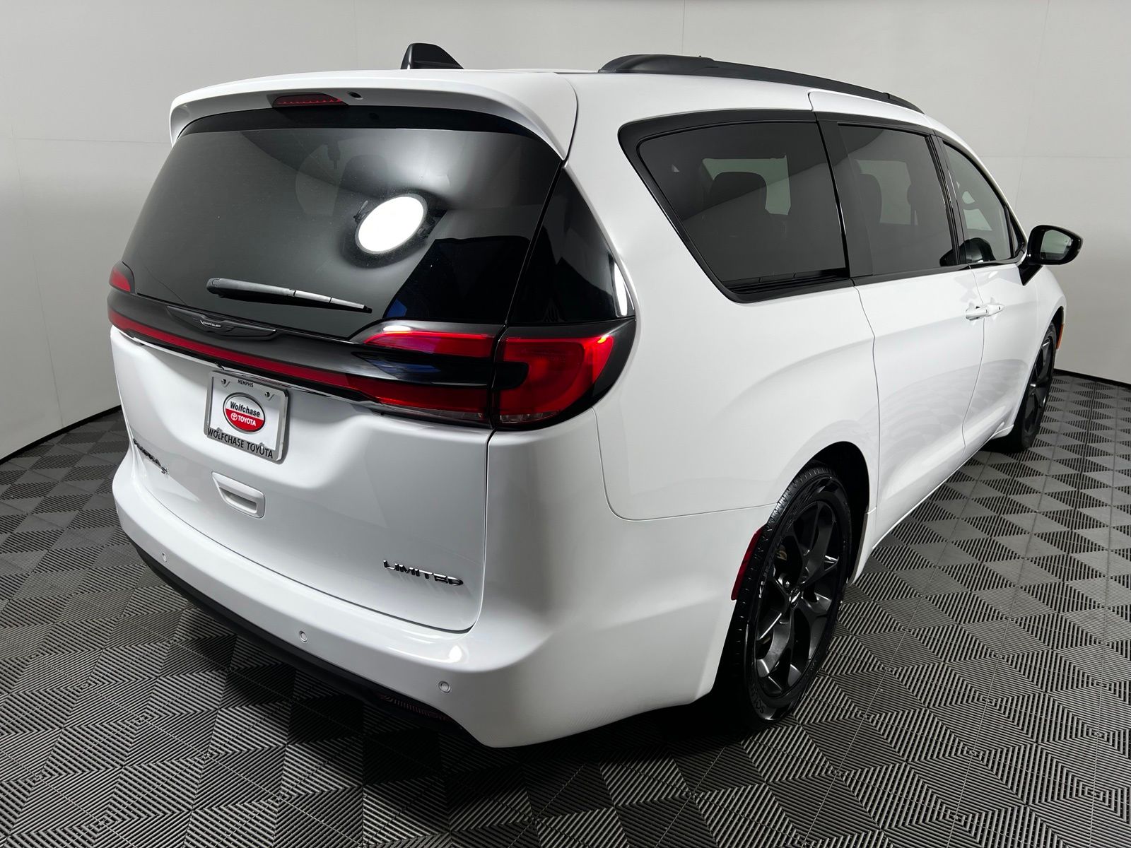 Thumbnail: 2025 Chrysler Pacifica - 5