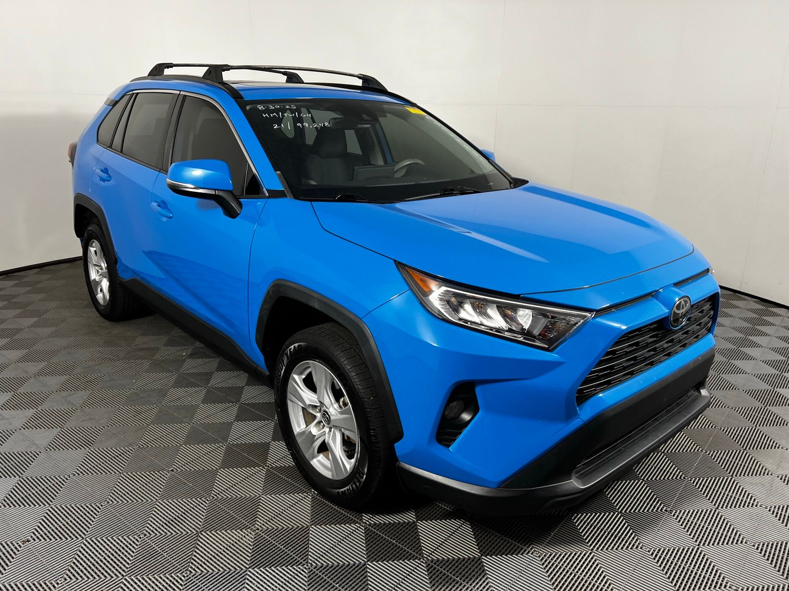 Thumbnail: 2021 Toyota RAV4 - 3