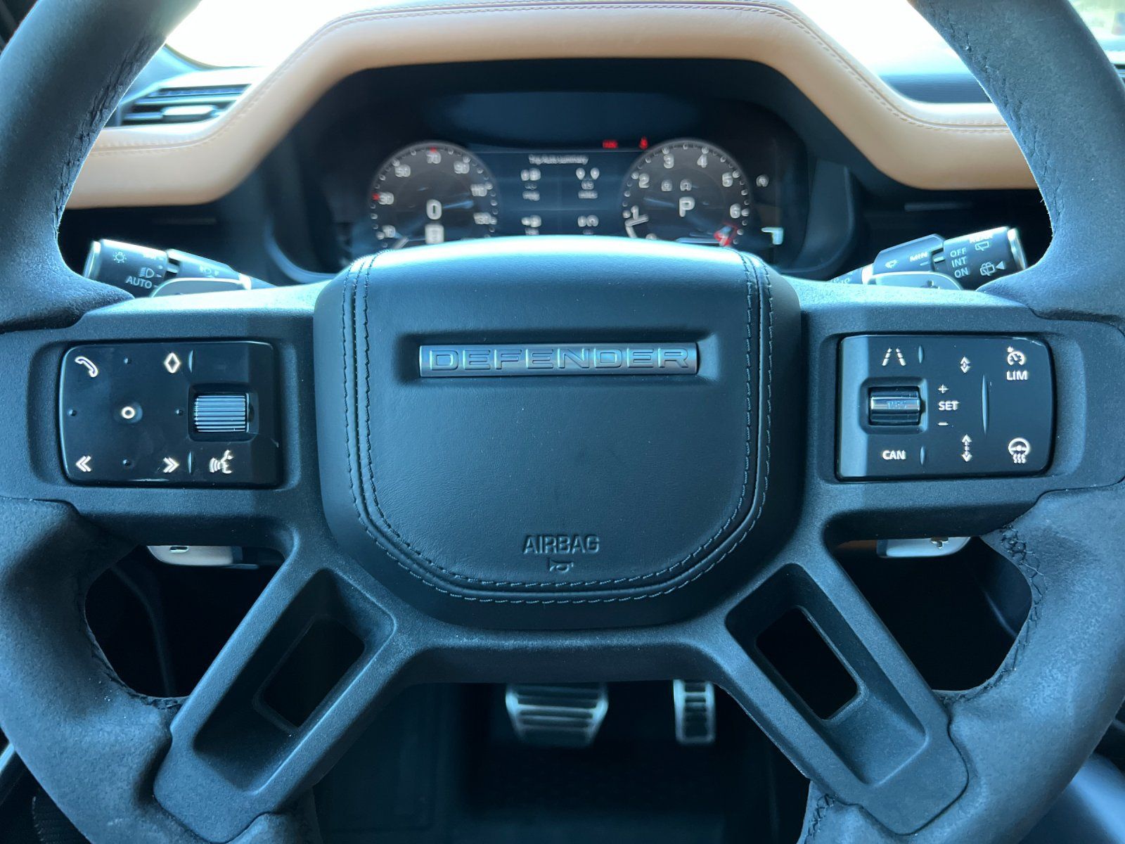2023 Land Rover Defender 110 V8 — full photo 22 of 27