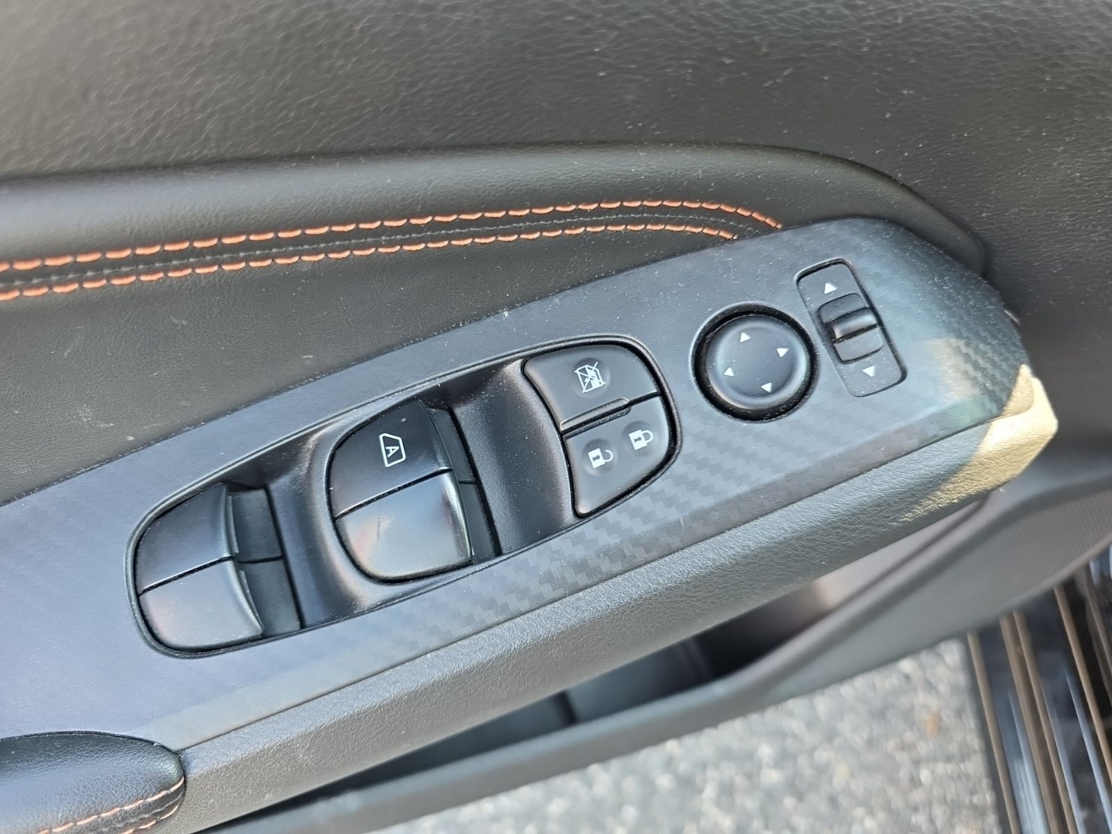 Used 2020 Black Nissan 2.5 SR image 22