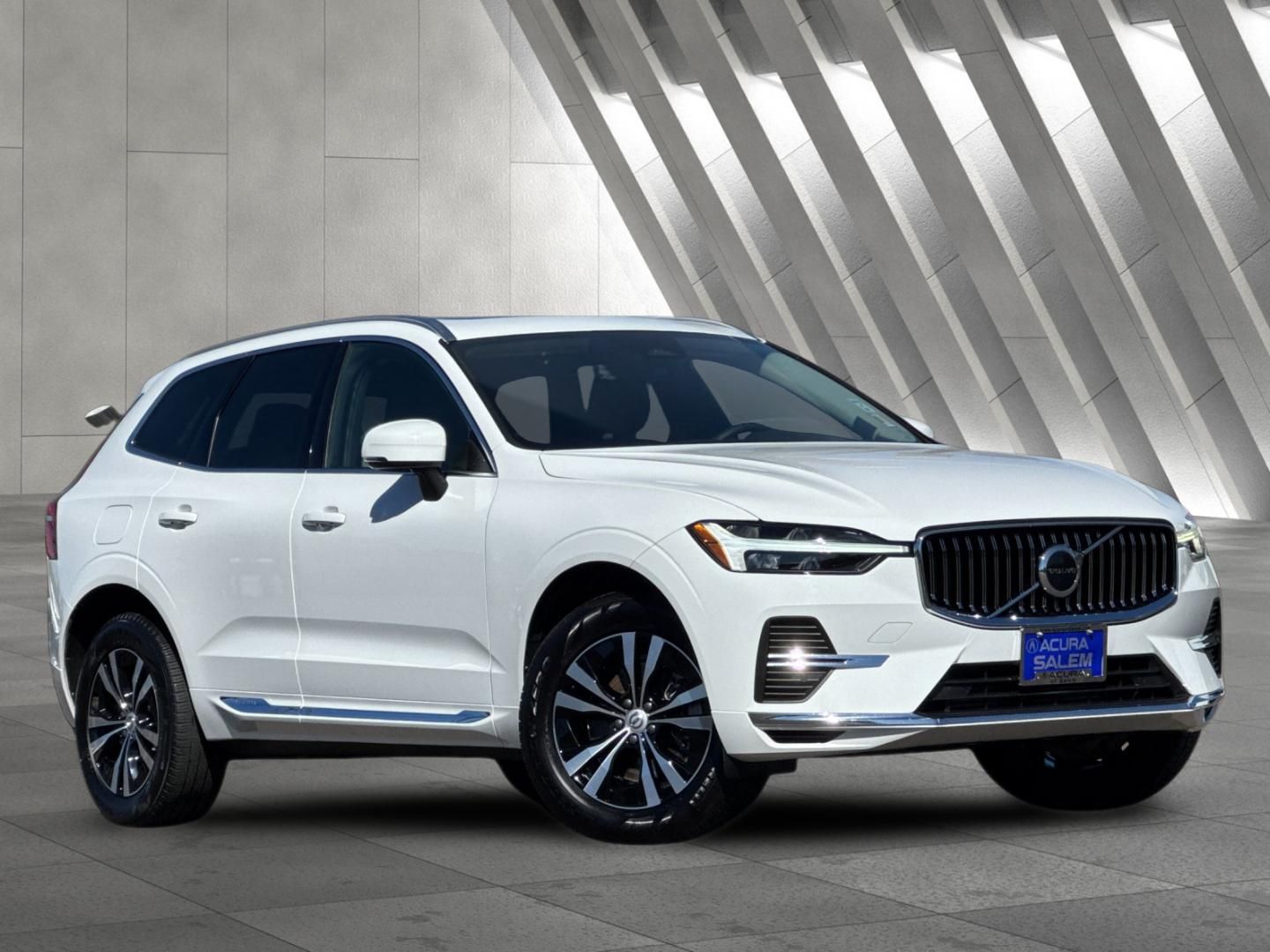 used 2022 Volvo XC60 Recharge Plug-In Hybrid car, priced at $31,998