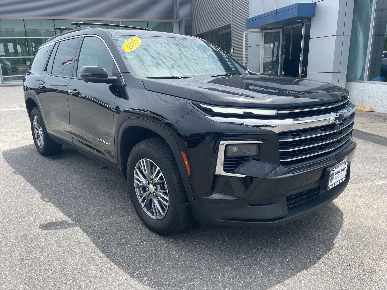 Black Metallic 2025 Chevrolet Traverse SUV / Crossover Four-Wheel Drive 8-Speed Automatic