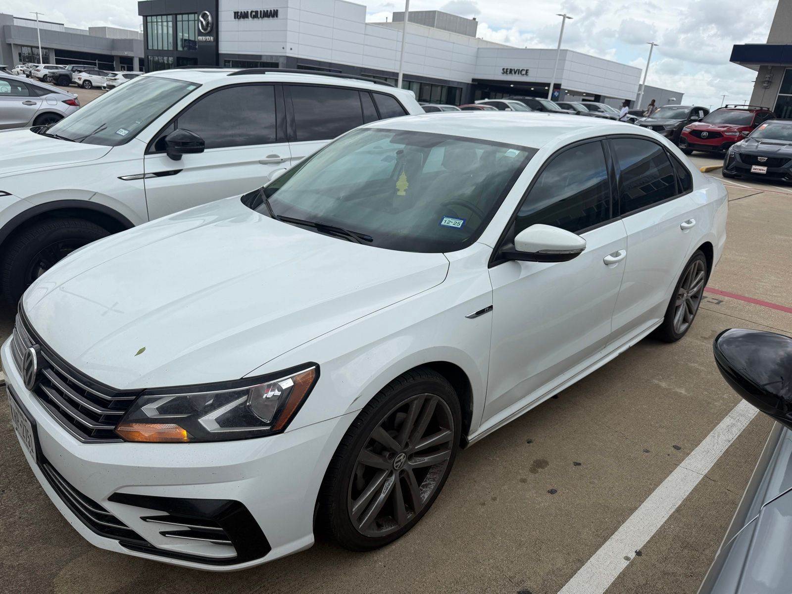 Pure White 2018 Volkswagen Passat 2.0T R-Line FWD Sedan Front-Wheel Drive 6-Speed Automatic