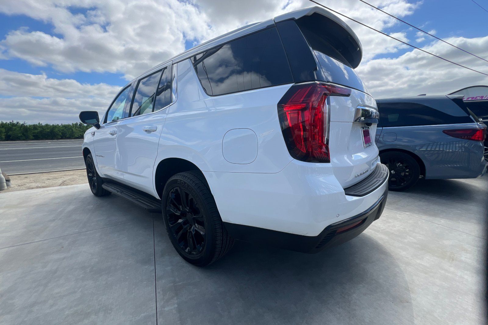 View vehicle photo 7