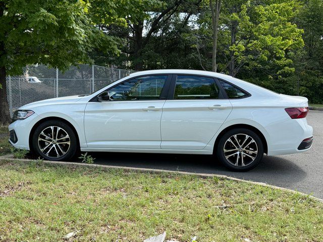 Used 2023 White Volkswagen 1.5T Sport image 3