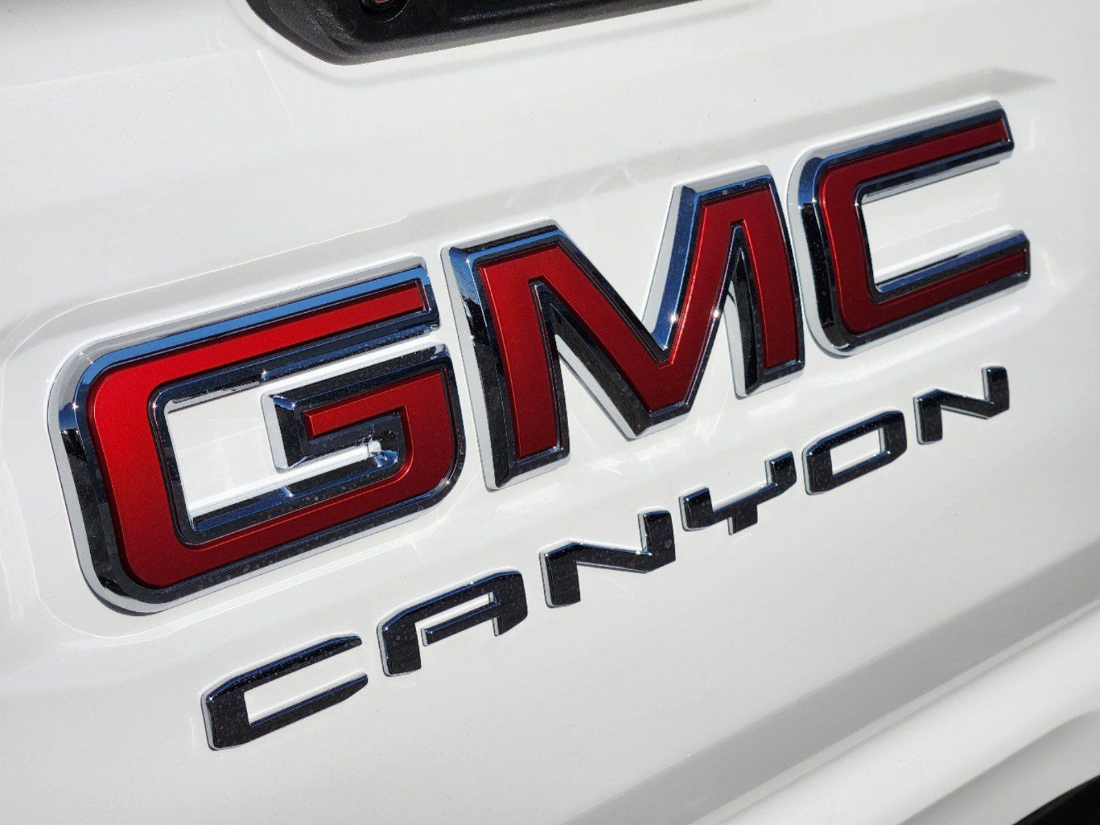 2024 GMC Canyon Elevation 9