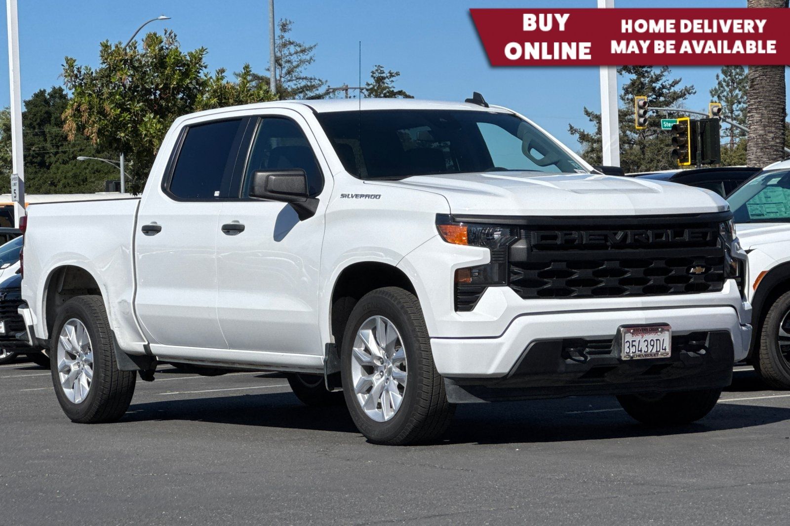 Summit White 2022 Chevrolet Silverado 1500 Custom Crew Cab RWD Pickup Truck 4X2 8-Speed Automatic