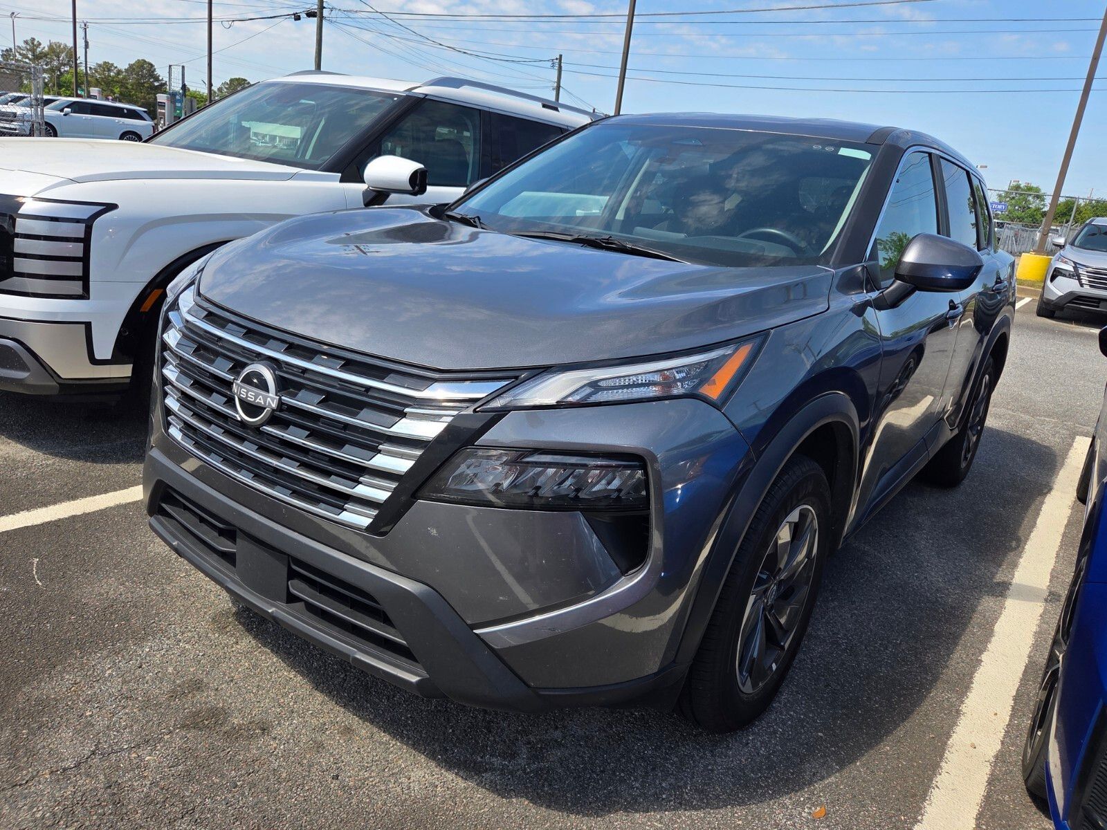 Used 2025 Gray Nissan SV image 3