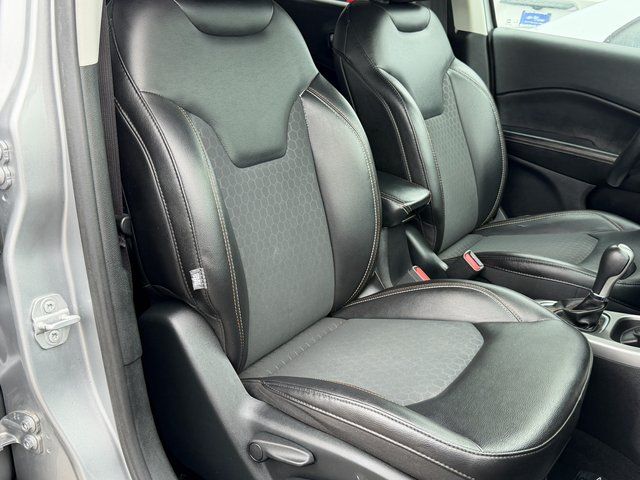 Used 2019 Billet Silver Metallic Jeep Latitude image 9