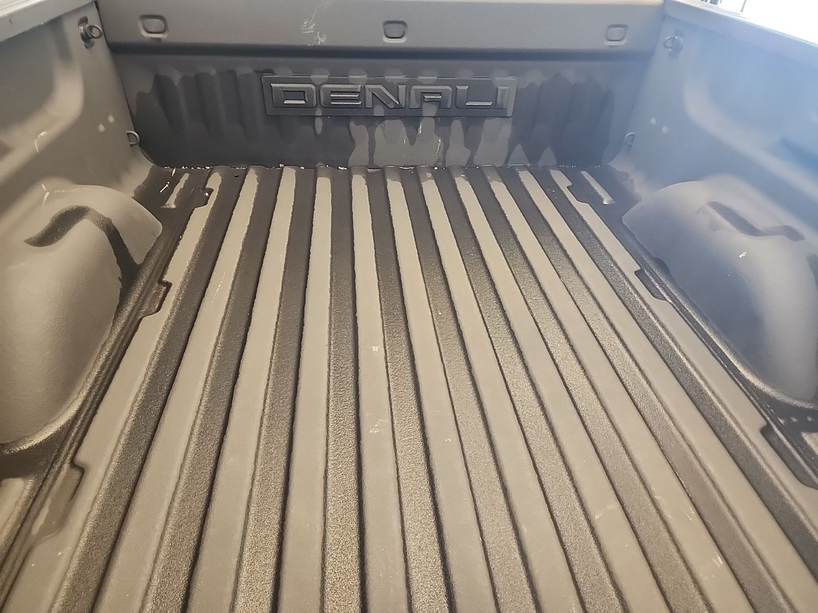 Used 2018 Onyx Black GMC Denali image 21