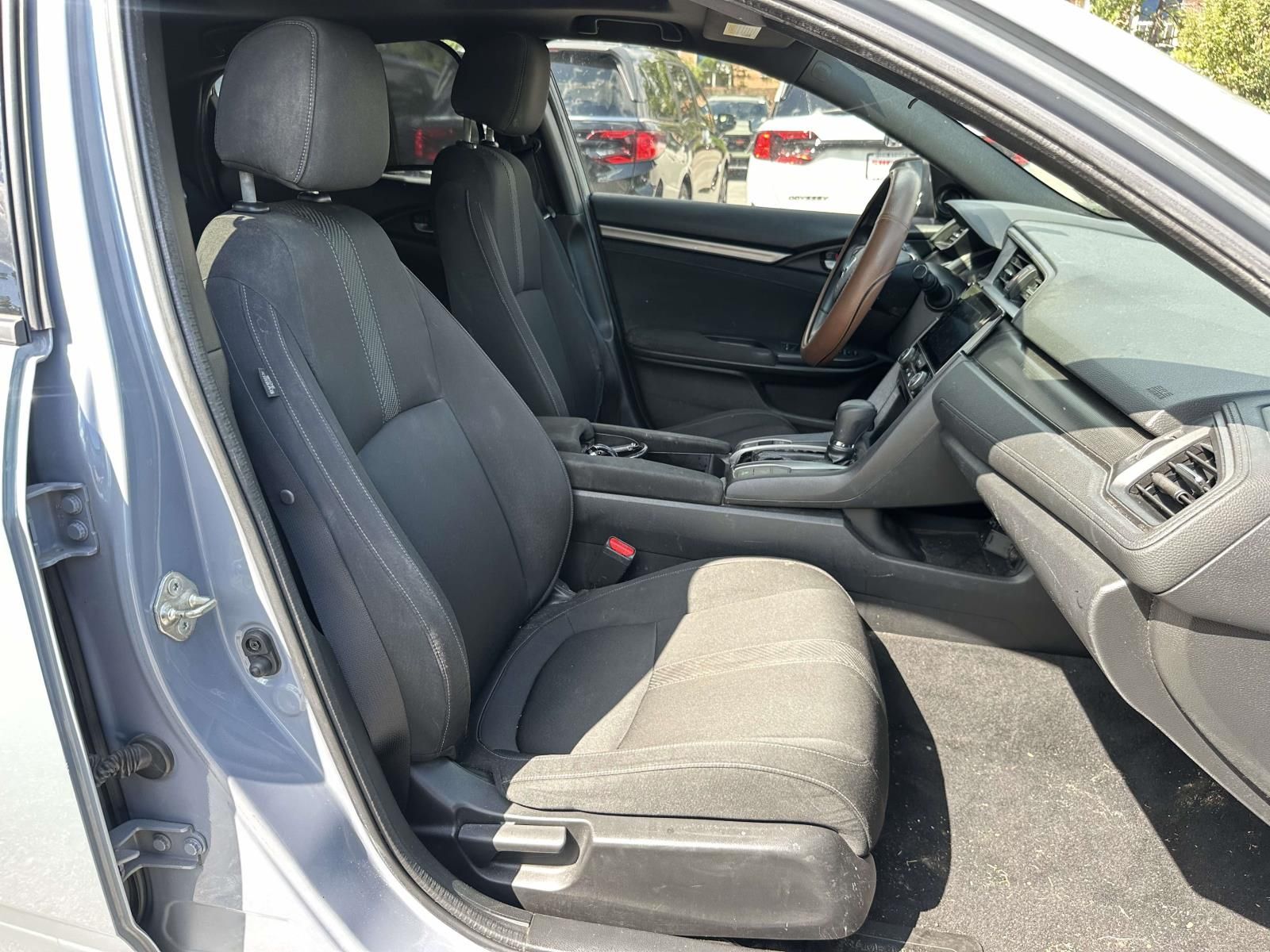 Used 2018  Honda EX image 32
