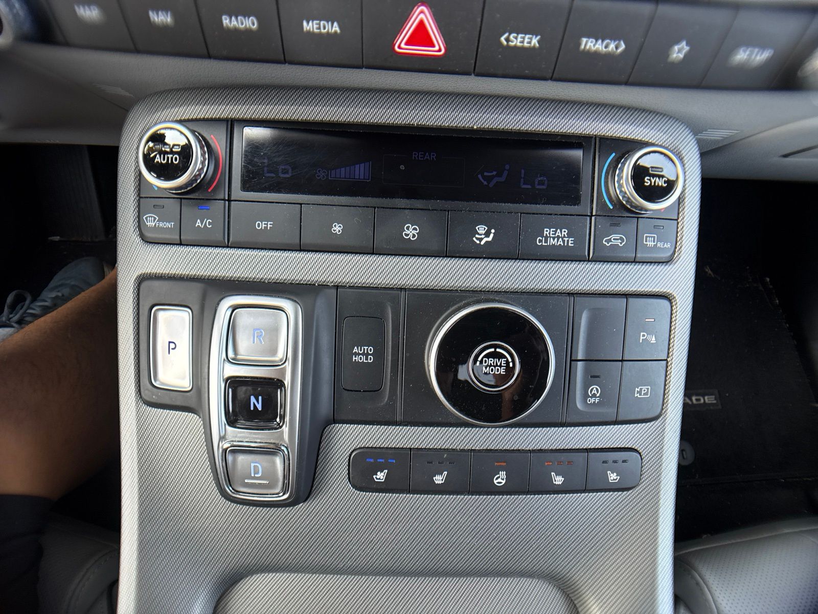 Used 2024 White Hyundai SEL image 23