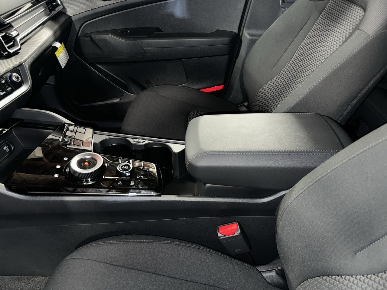 2024 Kia Sportage Hybrid LX photo 2