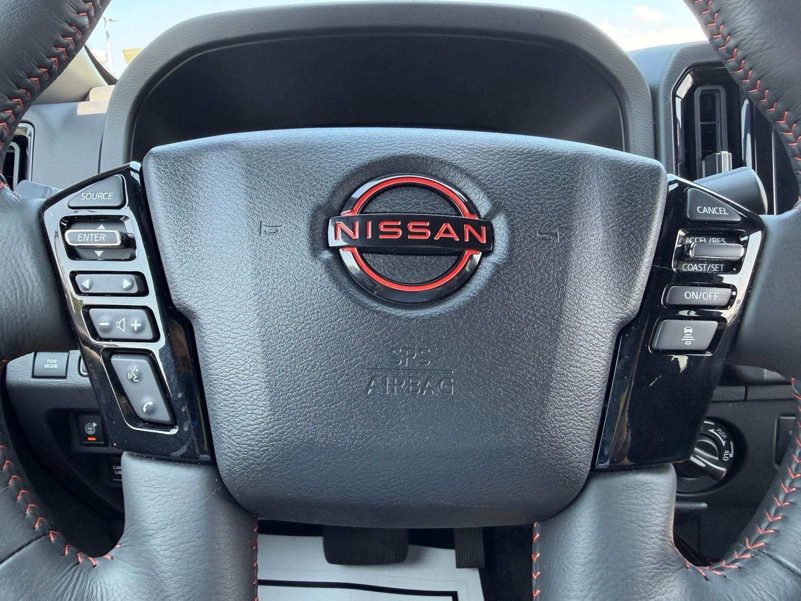 2025 Nissan Frontier image 15
