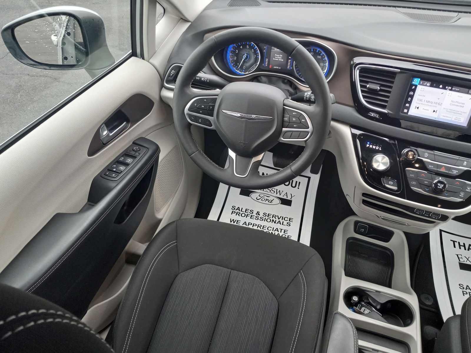 2023 Chrysler Voyager image 16