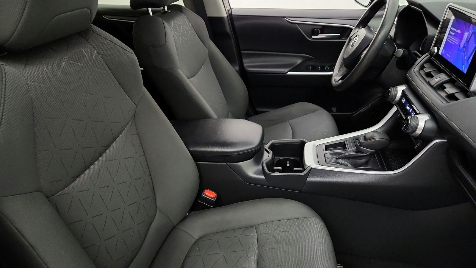 Used 2024  Toyota XLE image 40