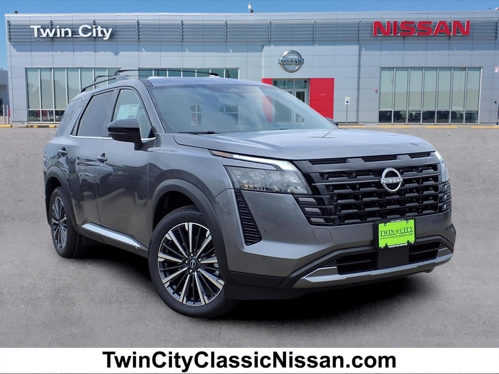 2026 Nissan Pathfinder Platinum 2WD's photo