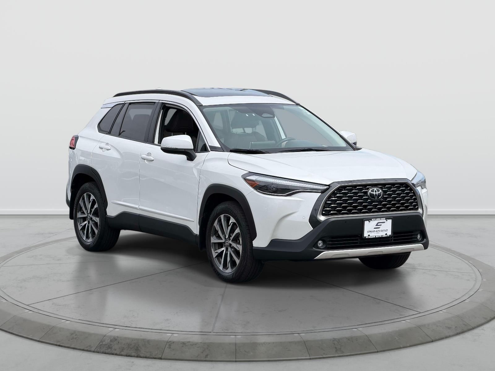 2023 Toyota Corolla Cross XLE AWD's photo
