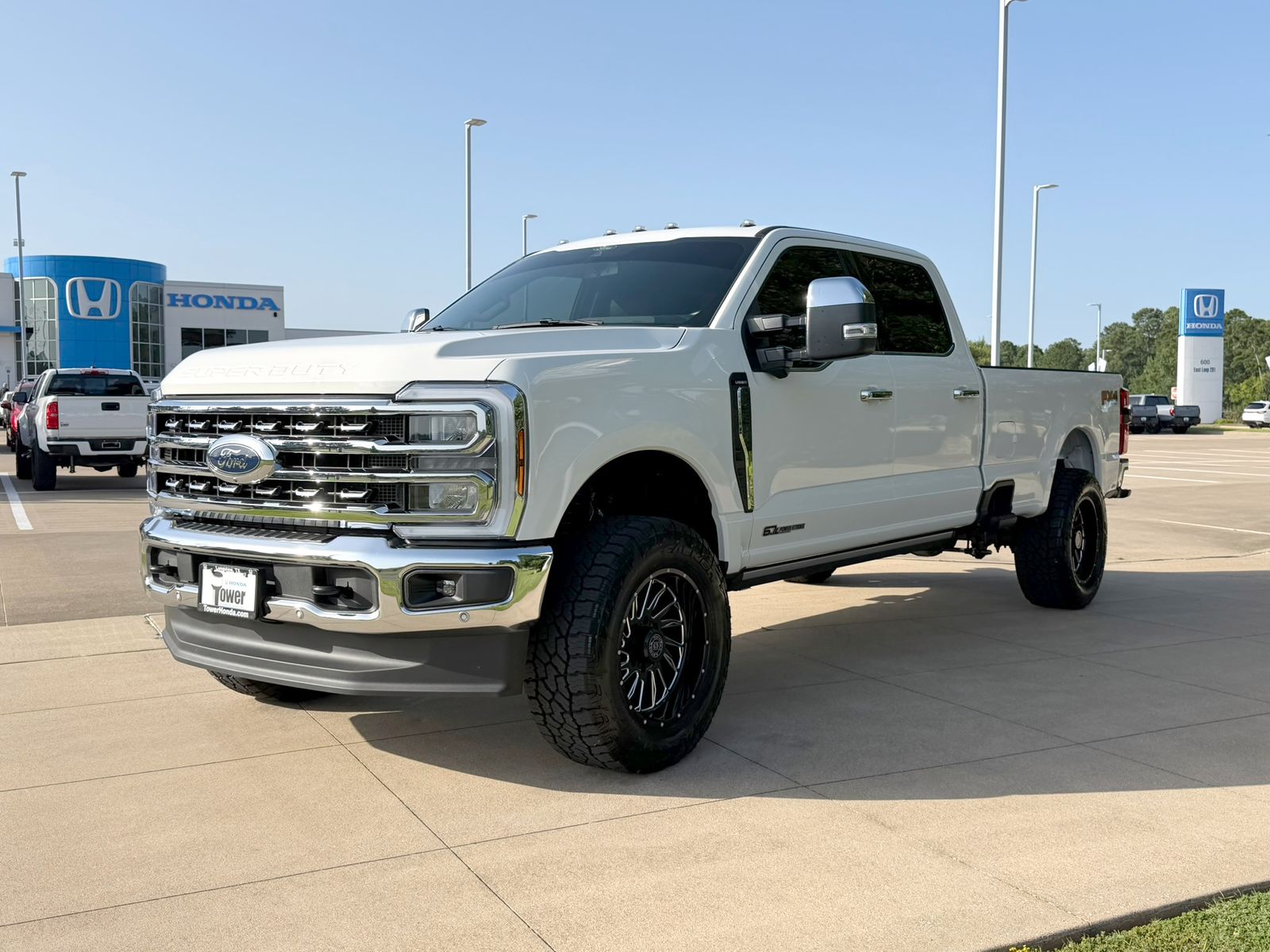 Used 2025 Star White Metallic Tri-Coat Ford Lariat image 3