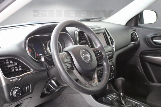 Used 2019 Black Jeep Latitude image 3