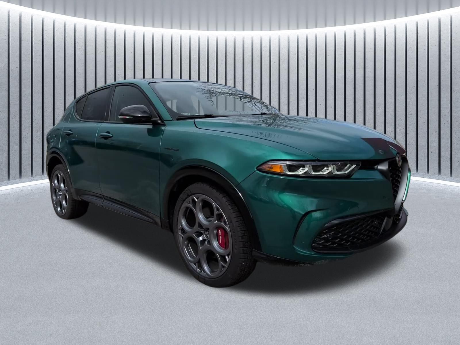 Green (Verde Fangio Metallic) 2025 Alfa Romeo Tonale 9-Speed Automatic