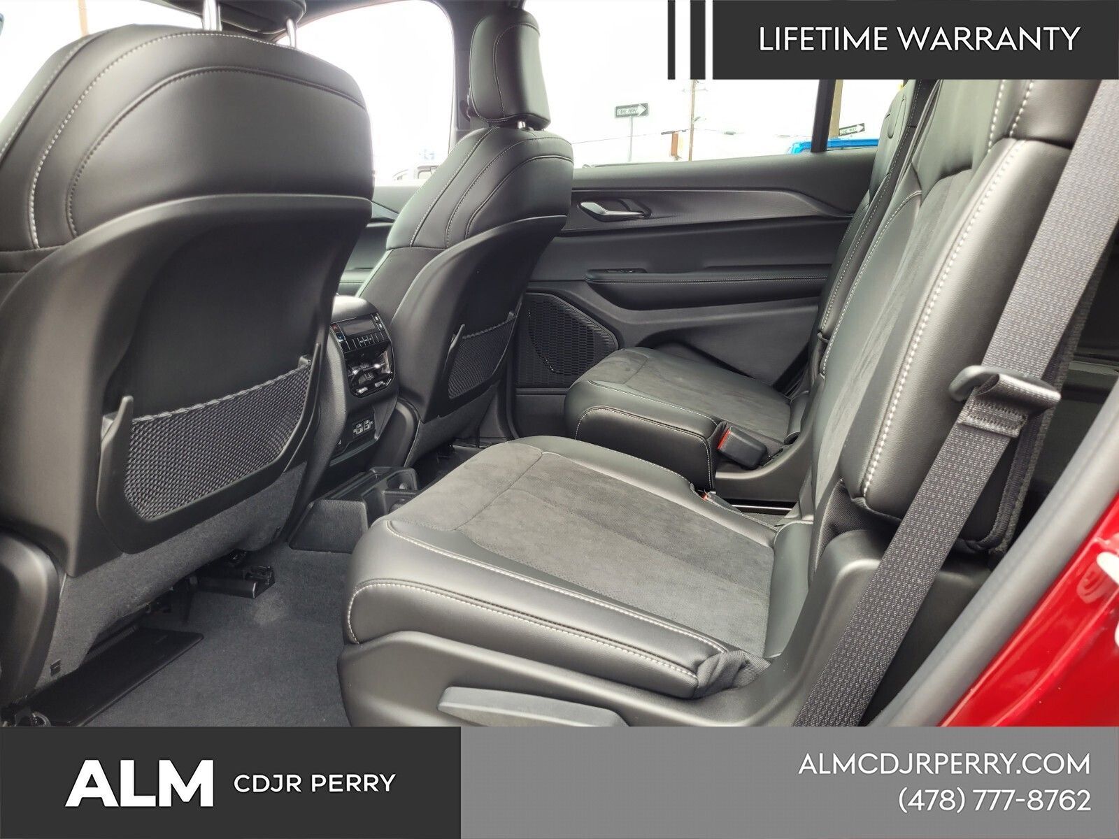 New 2025 Velvet Red Pearl-Coat Exterior Paint Jeep Altitude X image 9