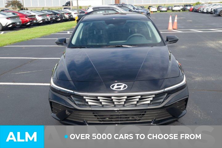 Used 2026 Abyss Black Hyundai SE image 3