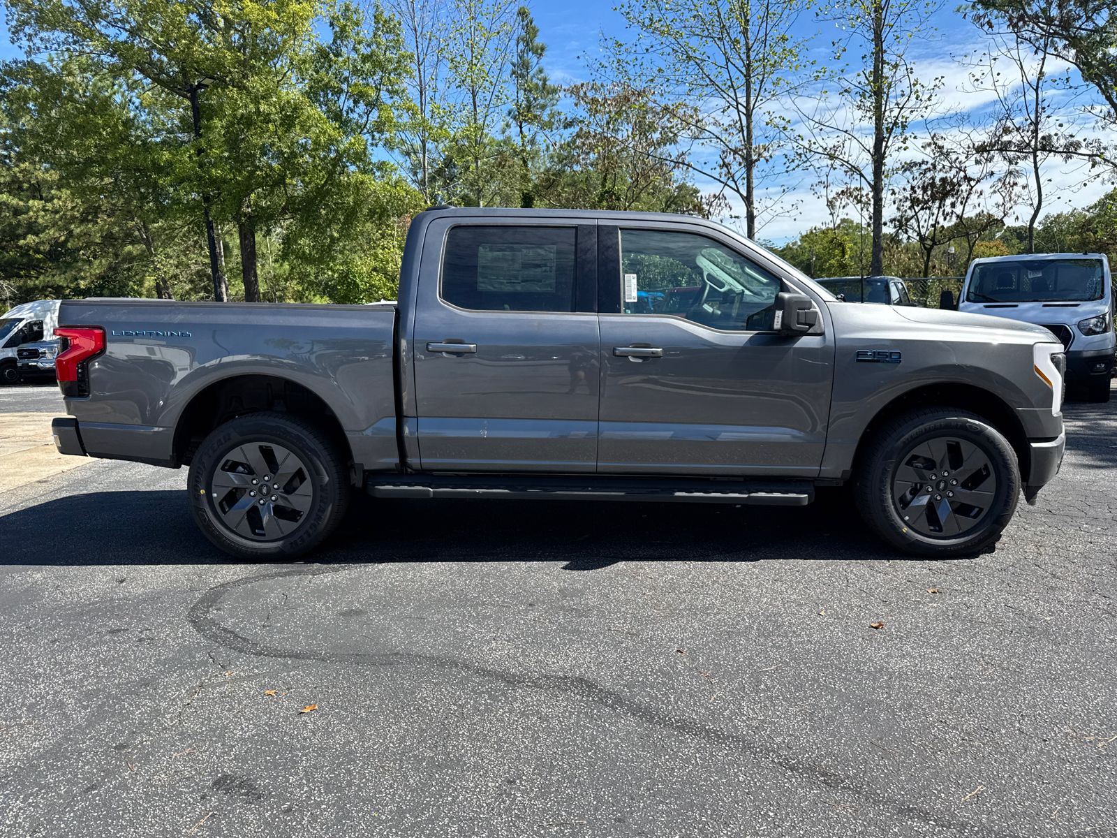 2025 Ford F-150 Lightning photo 4