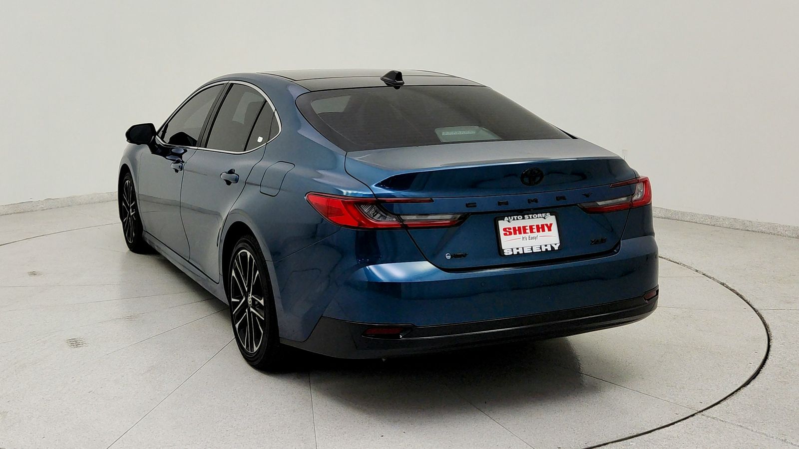 Used 2025  Toyota XLE image 5